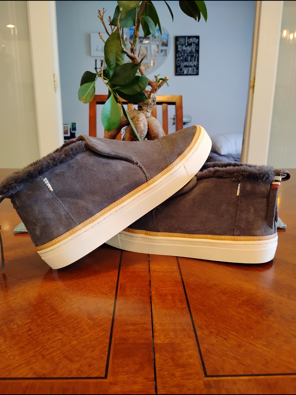 TOMS Paxton Water Resistant Sneaker Gray Suede Faux Fur Women’s 12